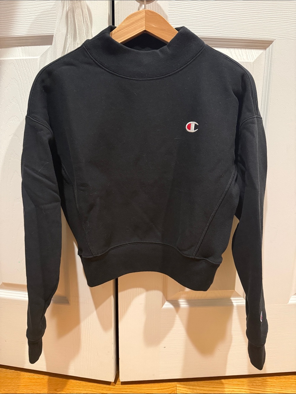 Champion Black Crewneck Cropped Sweatshirt Size Small Women’s
